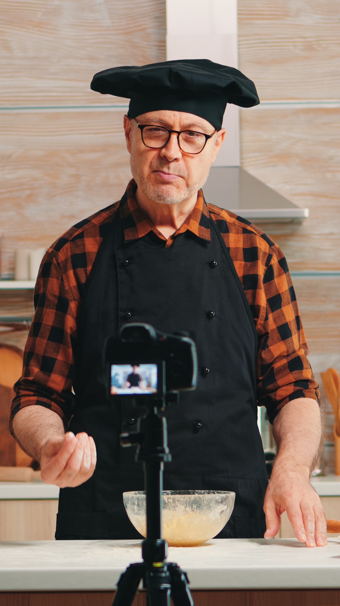 Ritratto del fondatore in cucina